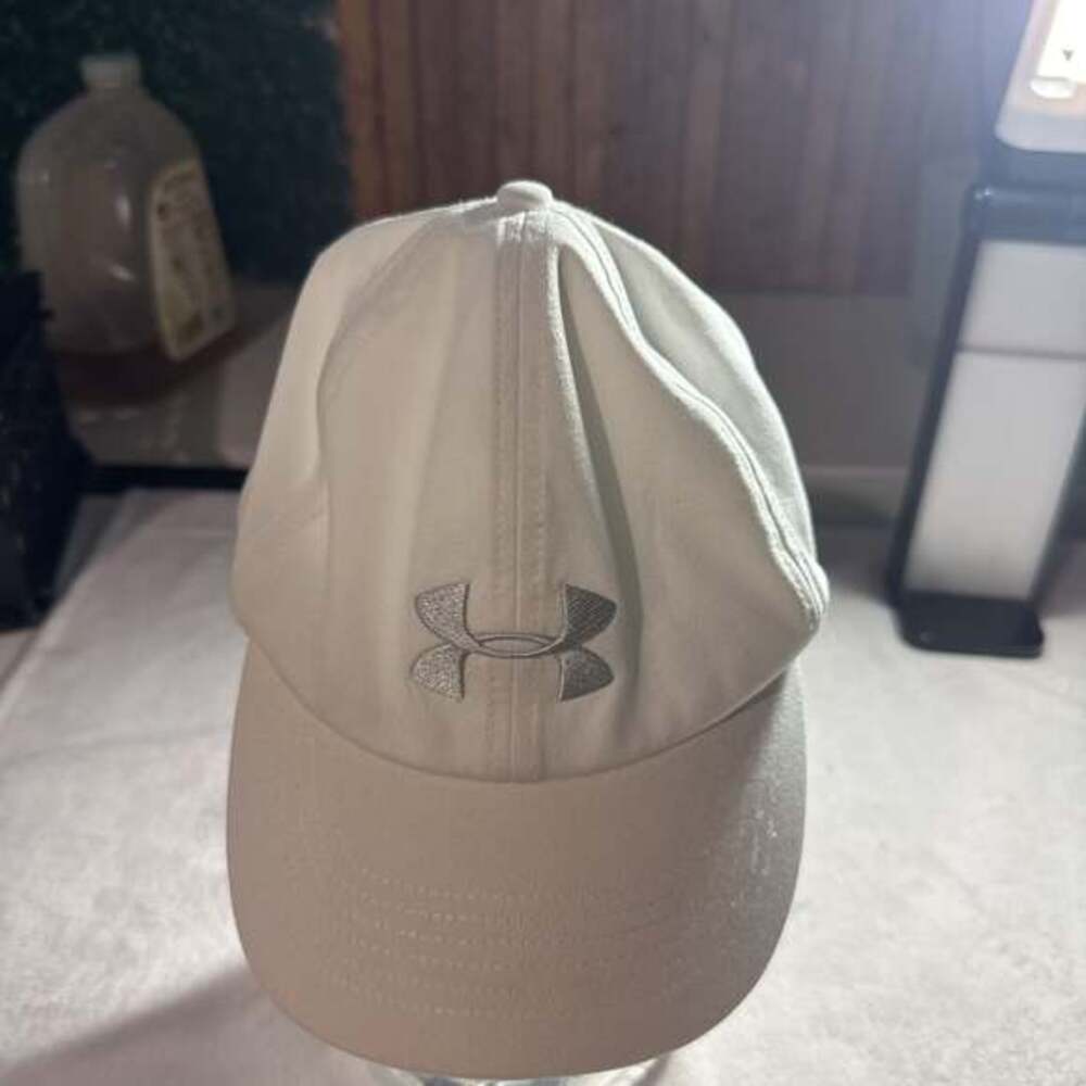 Under Armour Baseball Cap - Light Gray, One Size, Excellent Condition